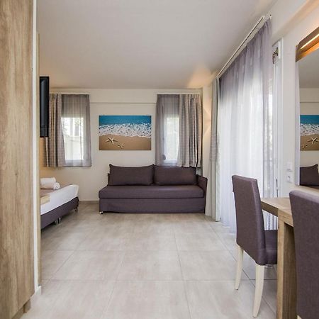 Armonia Resort Ofrinion Bagian luar foto