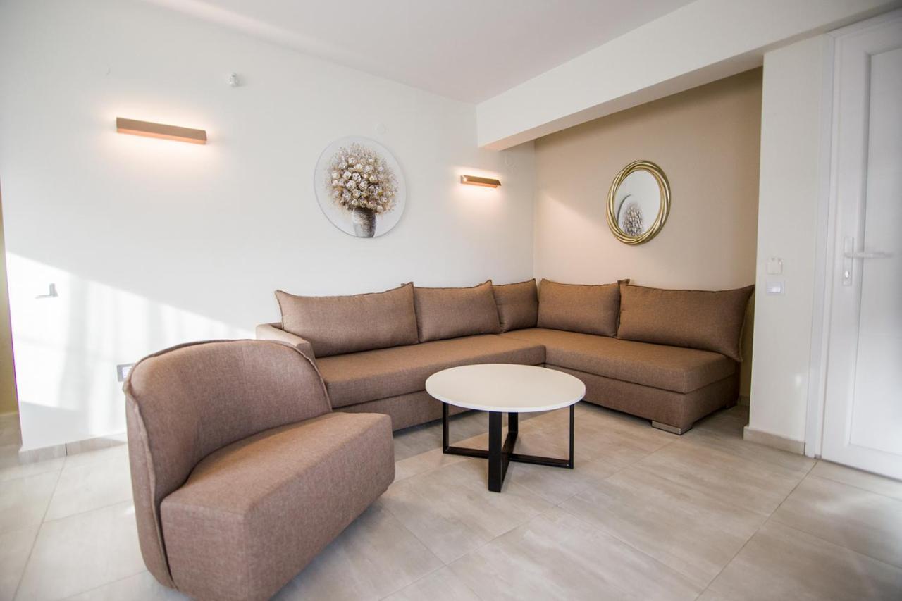 Armonia Resort Ofrinion Bagian luar foto